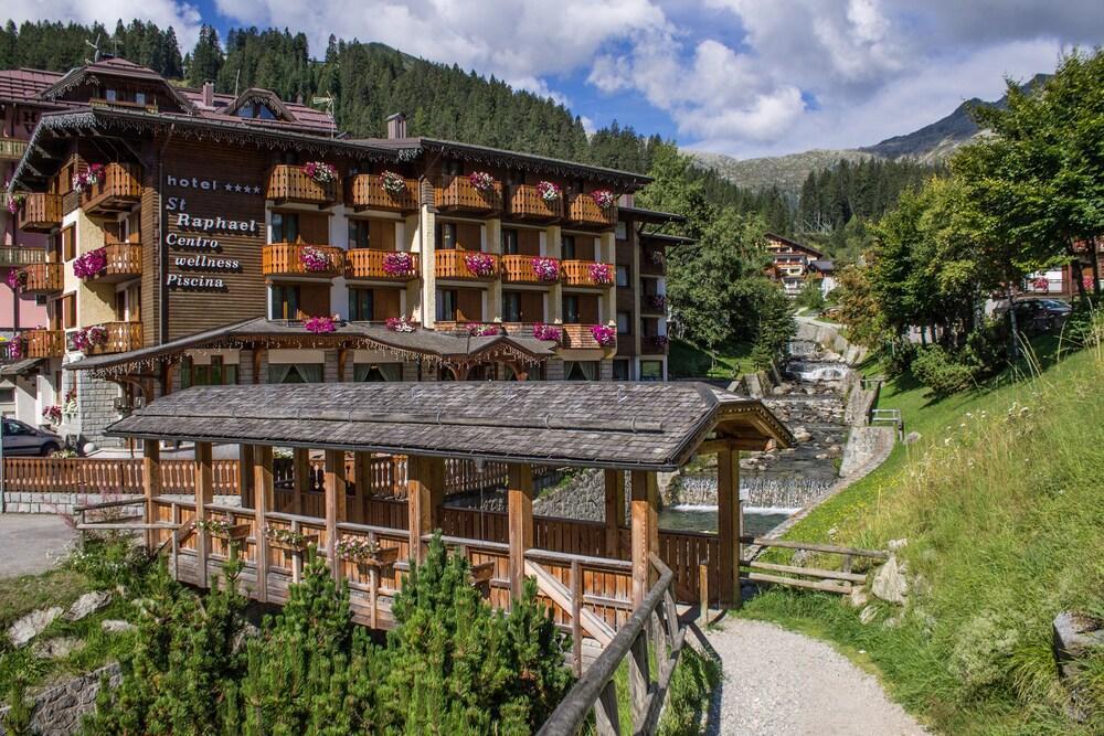 Hotel St. Raphael Madonna di Campiglio Exterior foto
