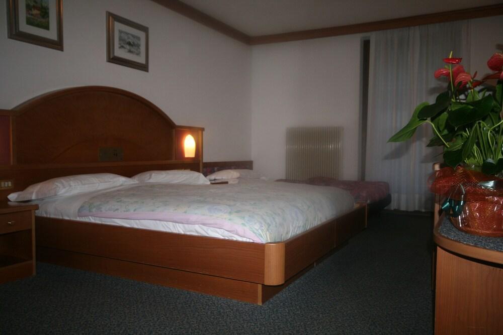 Hotel St. Raphael Madonna di Campiglio Exterior foto