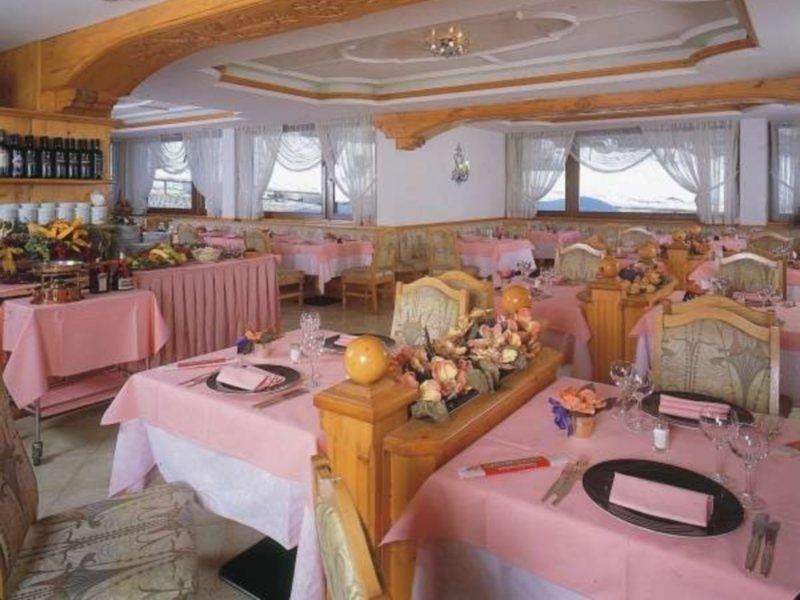 Hotel St. Raphael Madonna di Campiglio Exterior foto