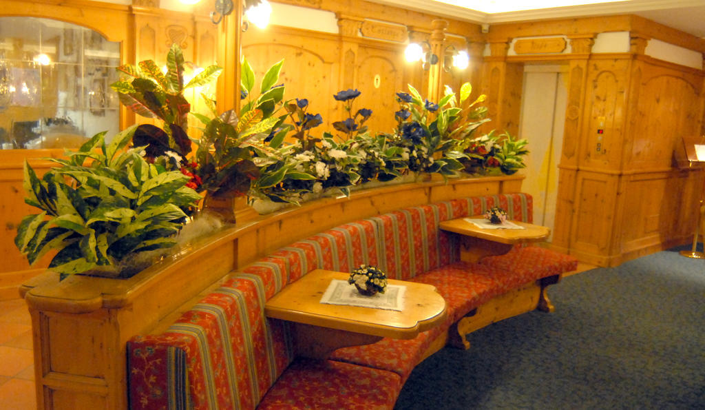 Hotel St. Raphael Madonna di Campiglio Exterior foto