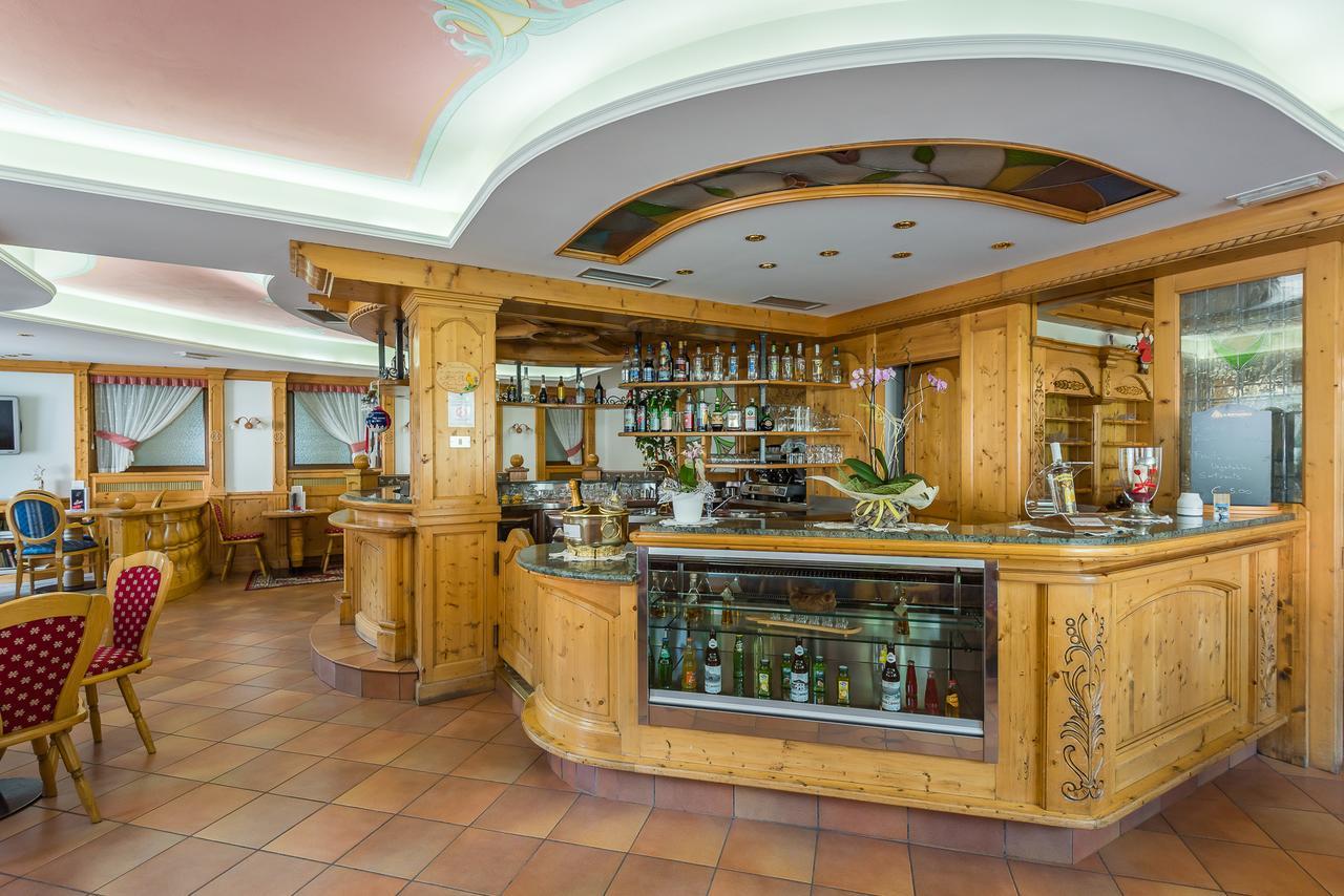 Hotel St. Raphael Madonna di Campiglio Exterior foto