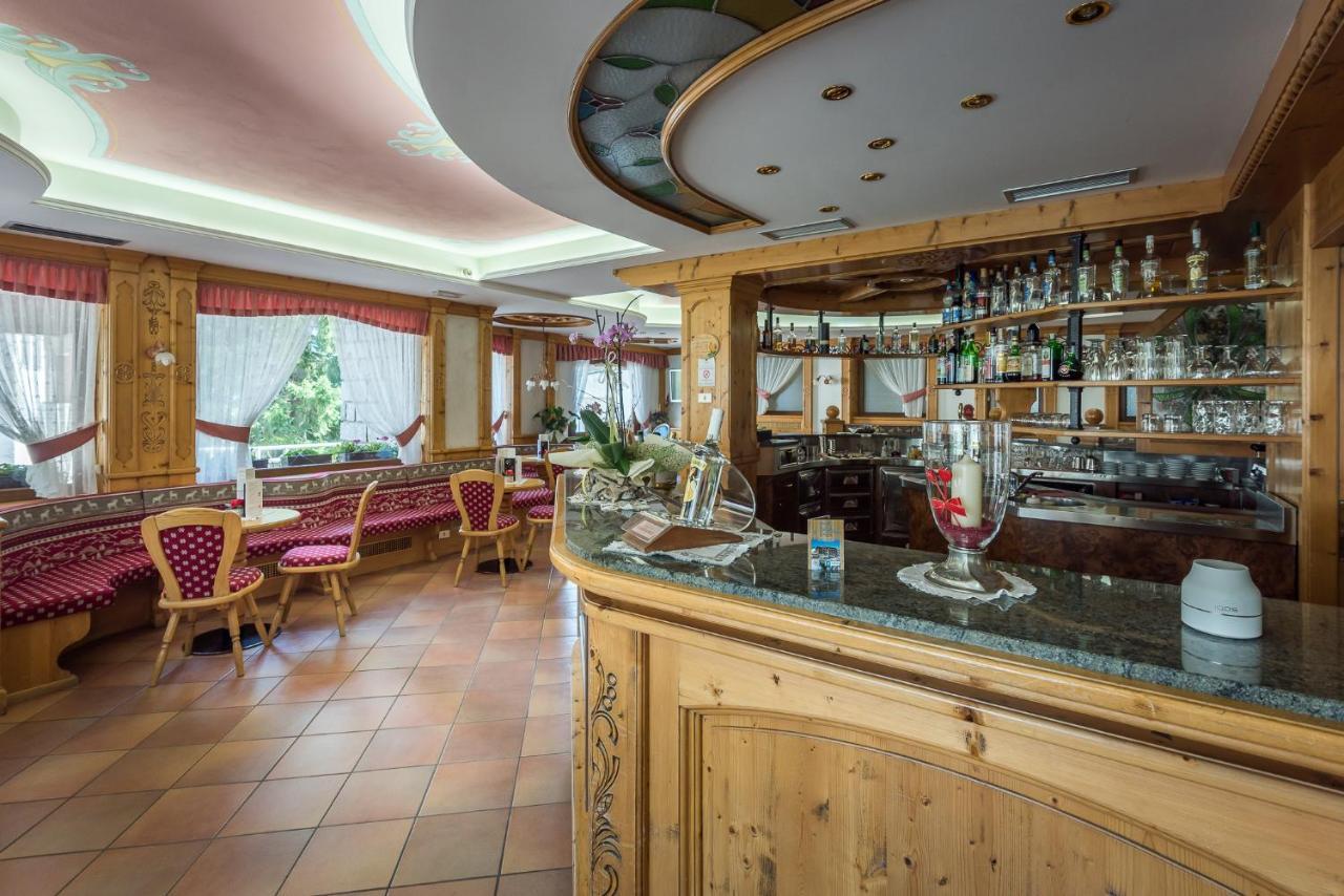 Hotel St. Raphael Madonna di Campiglio Exterior foto