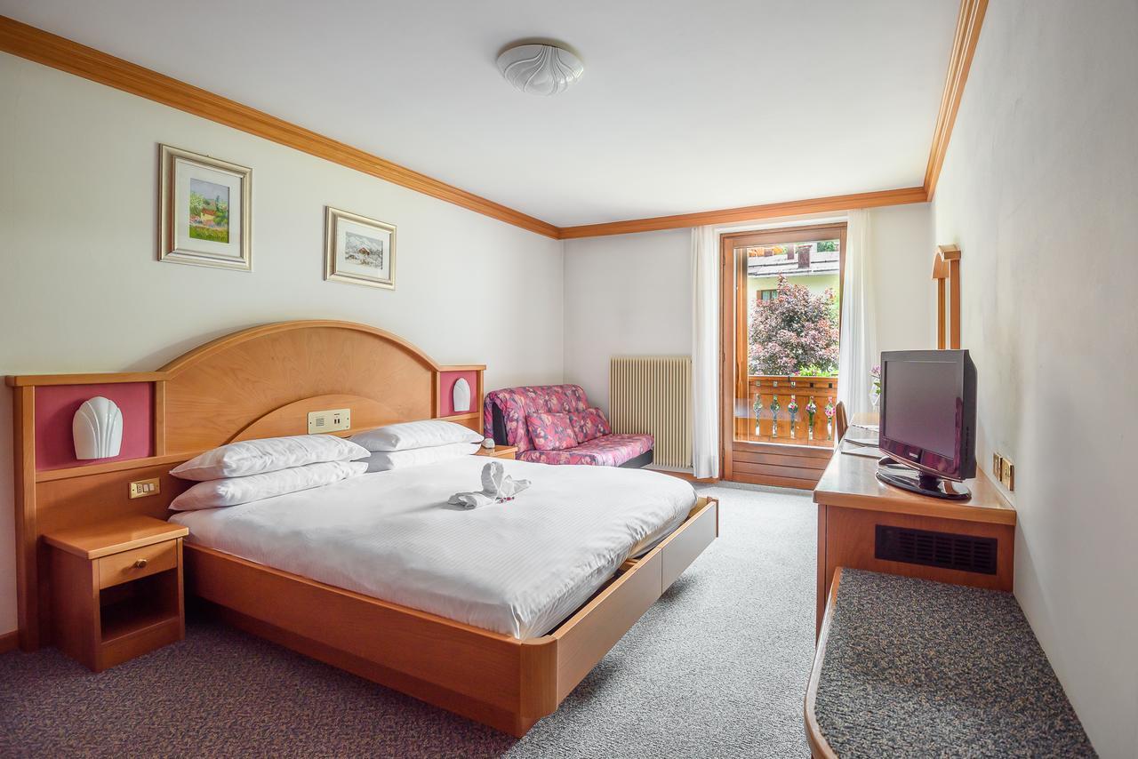 Hotel St. Raphael Madonna di Campiglio Exterior foto